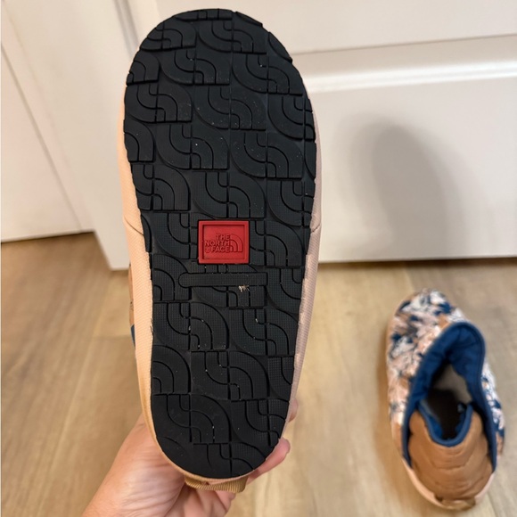 The North Face Thermoball Traction Booties women’s Size 7 - Picture 4 of 8